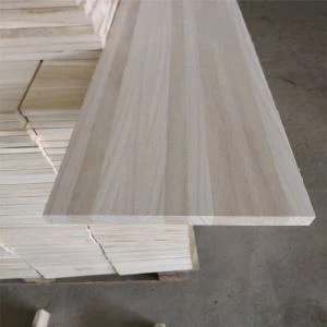 Paulownia les za deske za surfanje